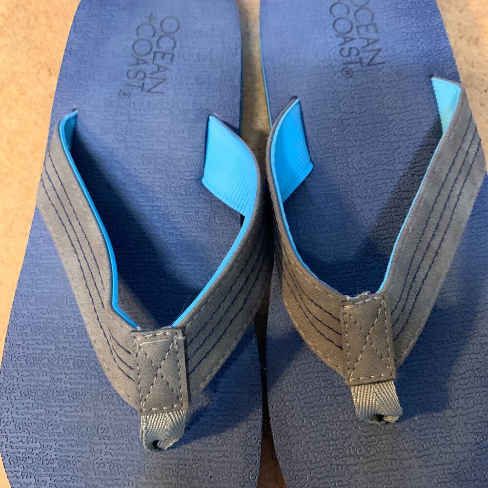 Boy's Size 7 Ocean & Coast Dark Gray & Blue Flip Flops